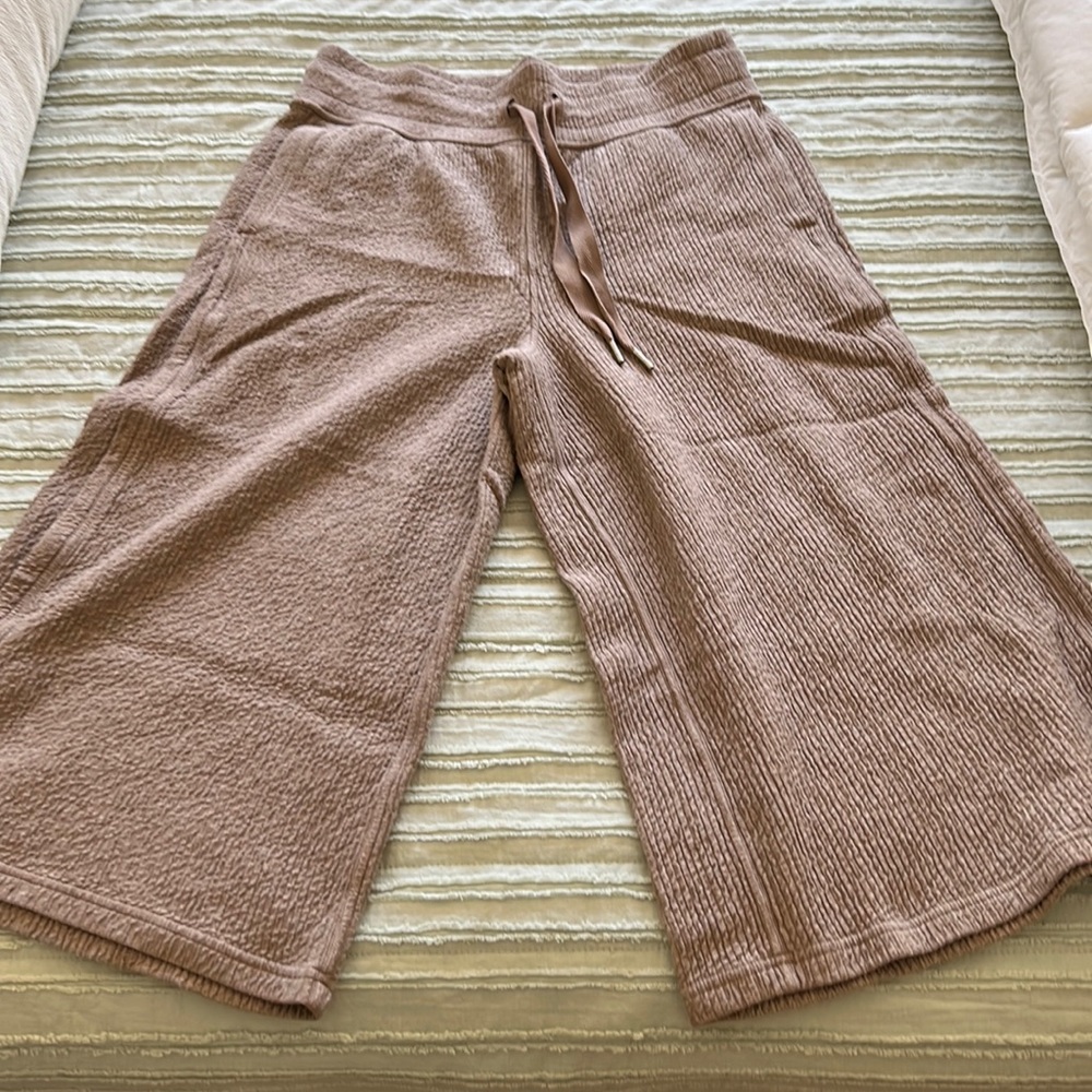 Lululemon Retreat Yourself Crop pants